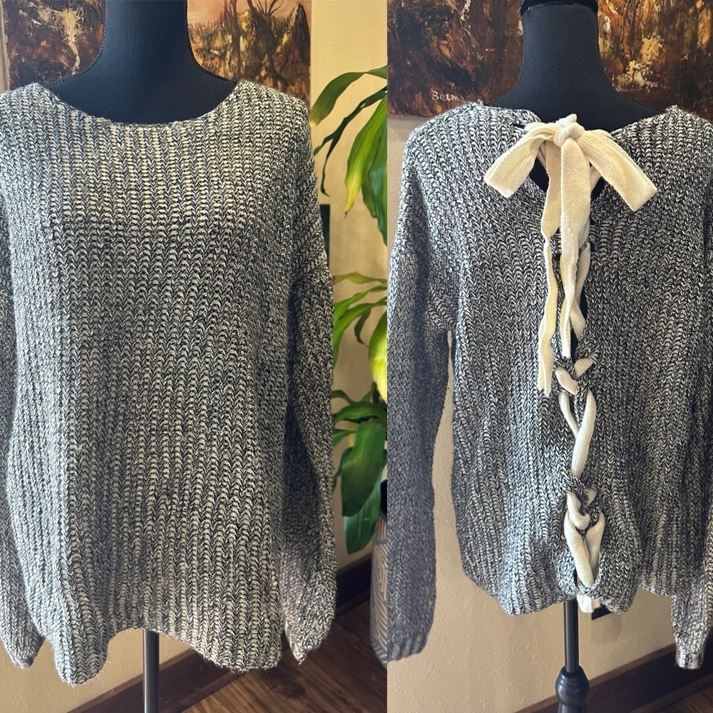 EUC FASHION ON EARTH Women's Lace-up Back Open Scoop Neck Sweater Sz M